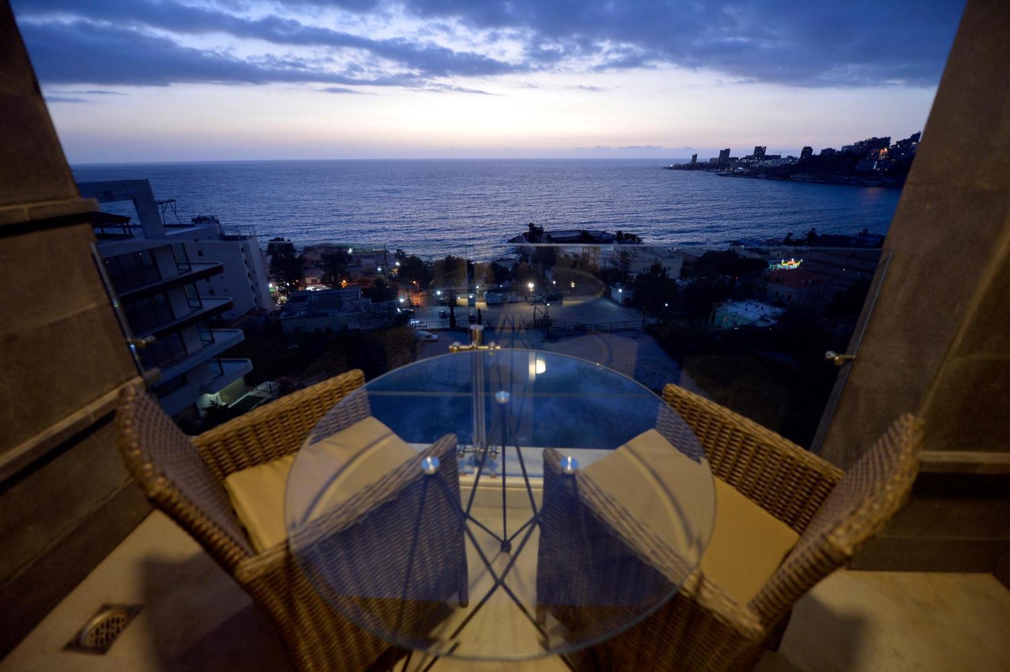 Zett Hotel Jounieh Esterno foto